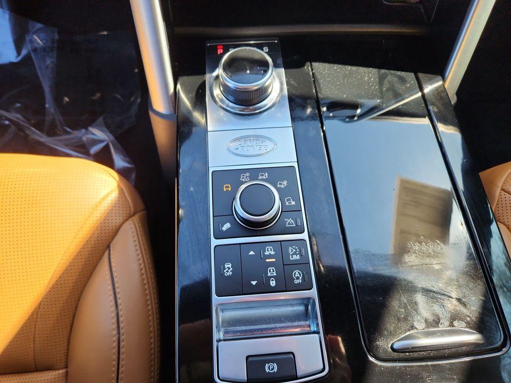 used 2018 Land Rover Discovery car, priced at $22,000