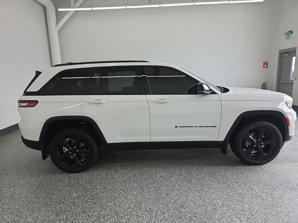 used 2023 Jeep Grand Cherokee car, priced at $29,386