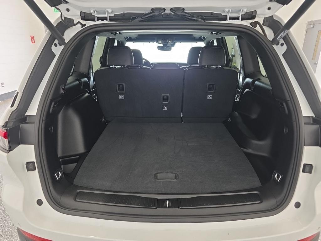 used 2023 Jeep Grand Cherokee car, priced at $29,386