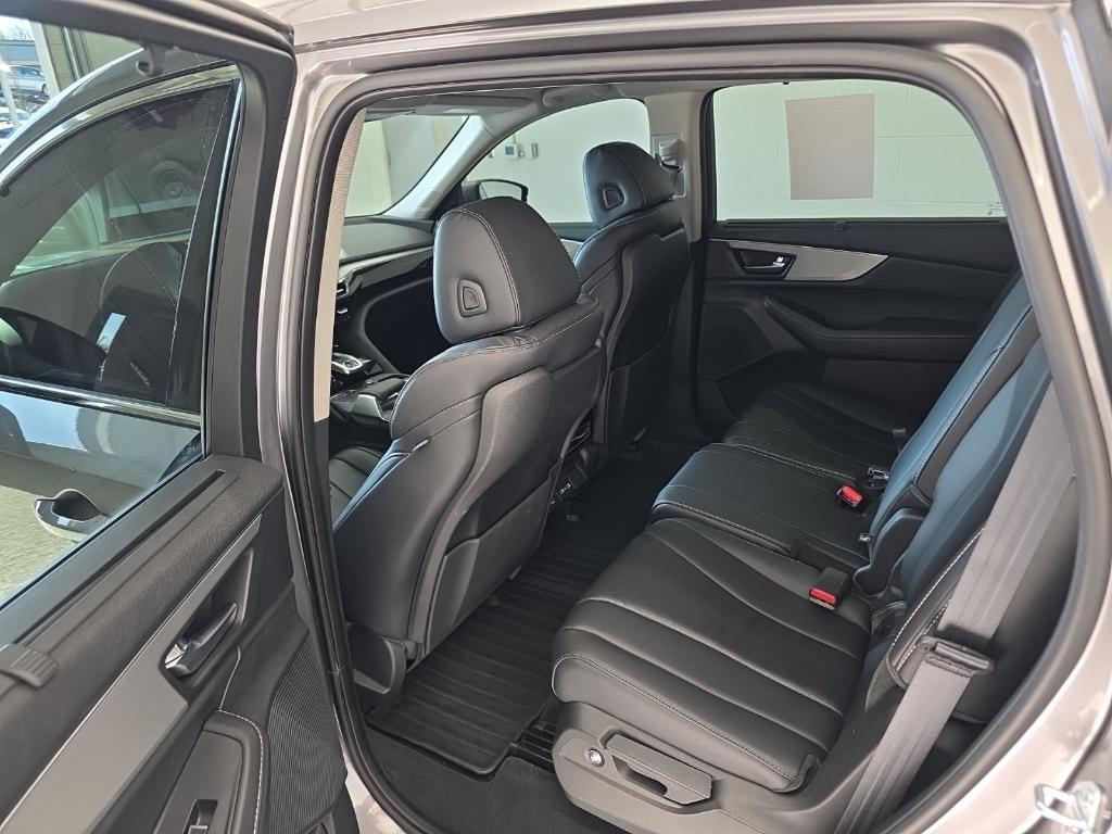 used 2024 Acura MDX car, priced at $44,495