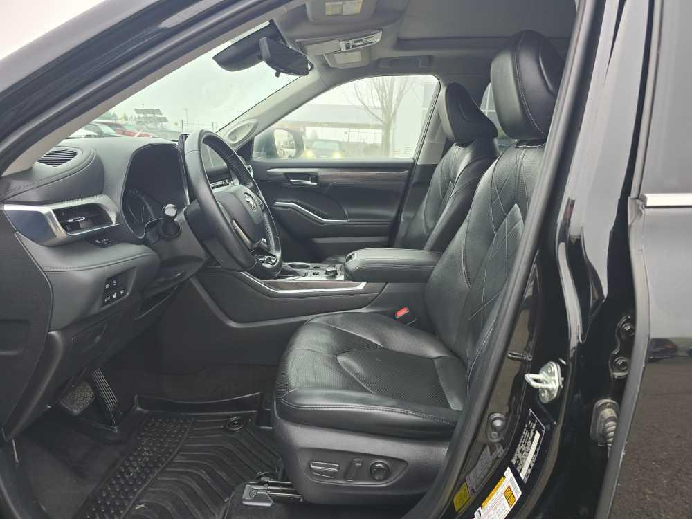 used 2020 Toyota Highlander car, priced at $31,995