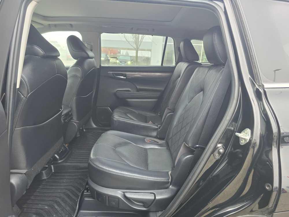 used 2020 Toyota Highlander car, priced at $31,995