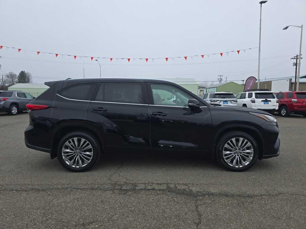 used 2020 Toyota Highlander car, priced at $31,995