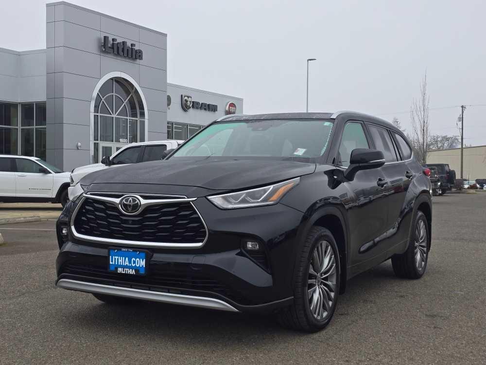 used 2020 Toyota Highlander car, priced at $31,995