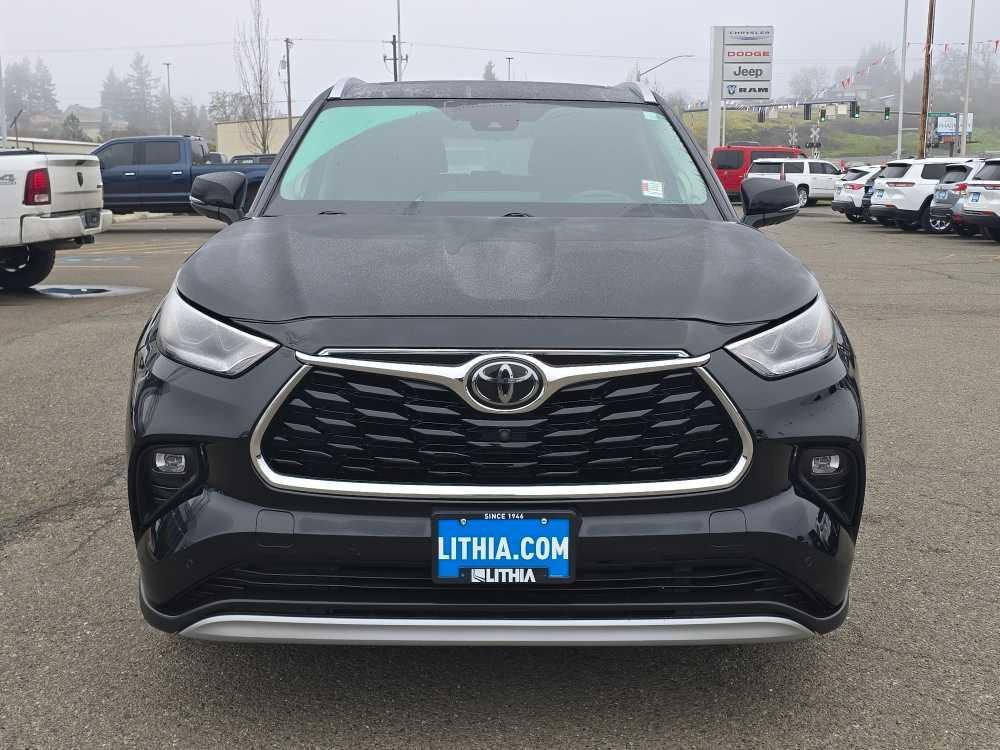 used 2020 Toyota Highlander car, priced at $31,995
