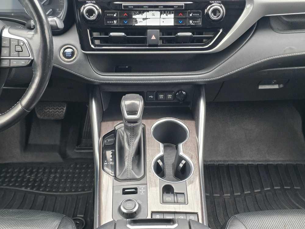used 2020 Toyota Highlander car, priced at $31,995