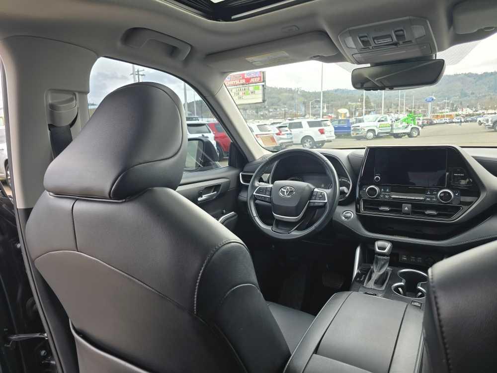 used 2023 Toyota Highlander car, priced at $33,995