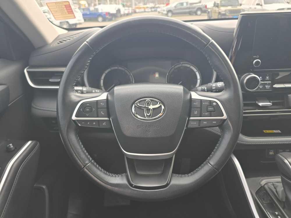 used 2023 Toyota Highlander car, priced at $33,995