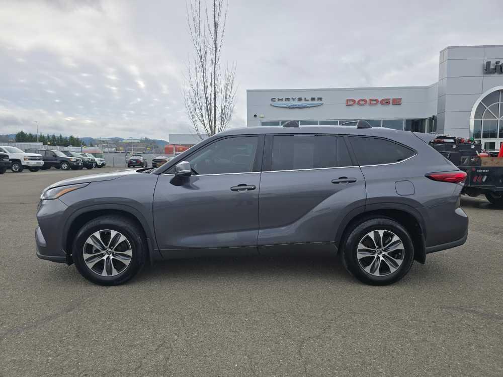 used 2023 Toyota Highlander car, priced at $33,995