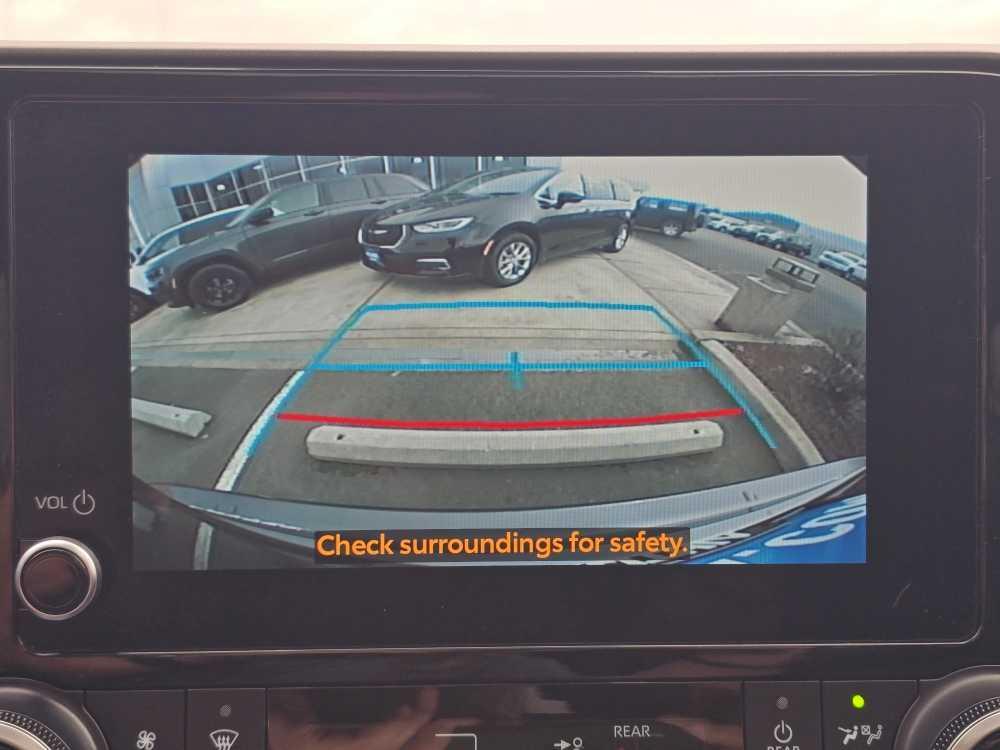 used 2023 Toyota Highlander car, priced at $33,995