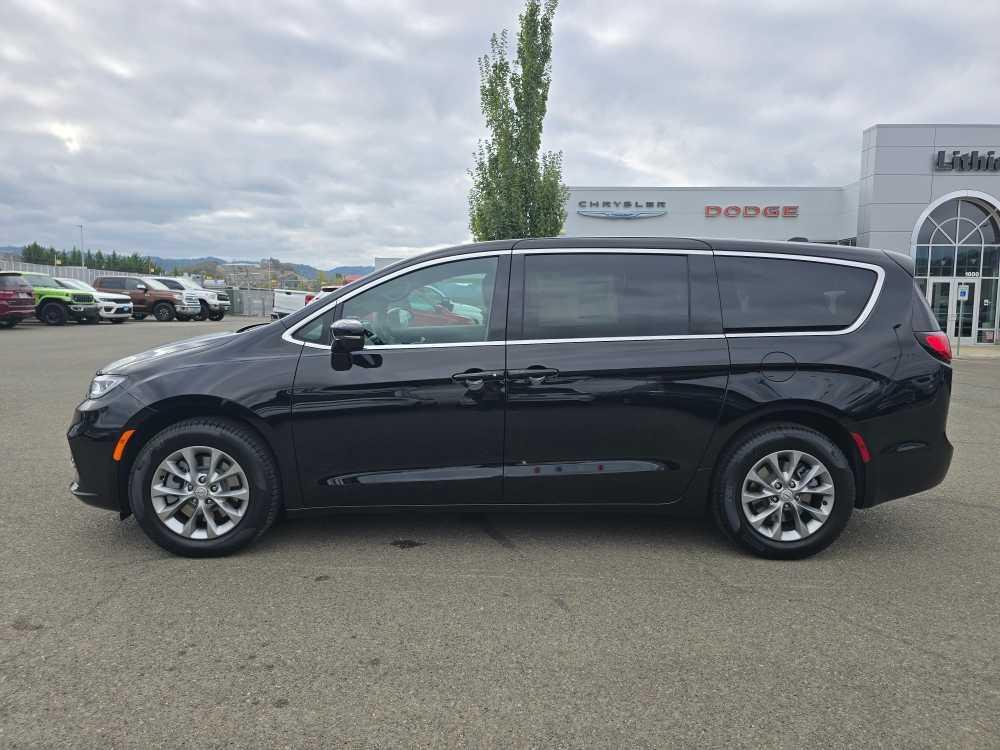 new 2026 Chrysler Pacifica car, priced at $39,995
