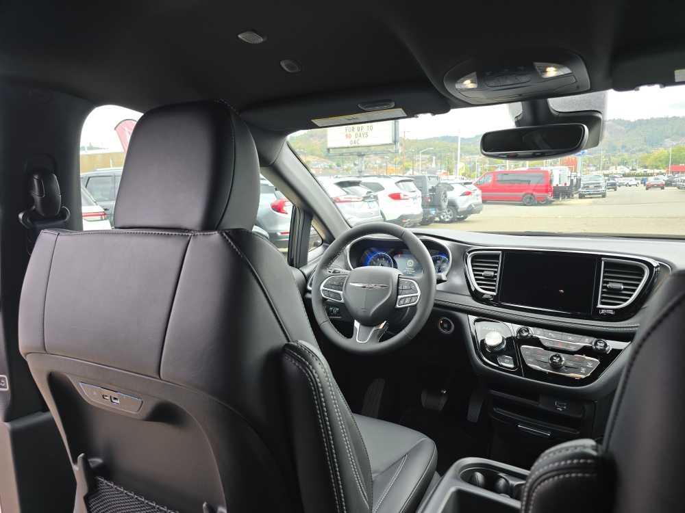 new 2026 Chrysler Pacifica car, priced at $39,995