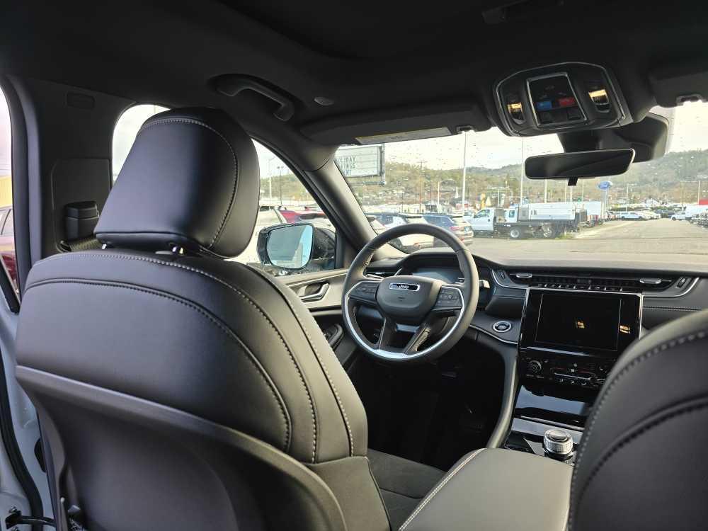 new 2025 Jeep Grand Cherokee L car, priced at $41,995