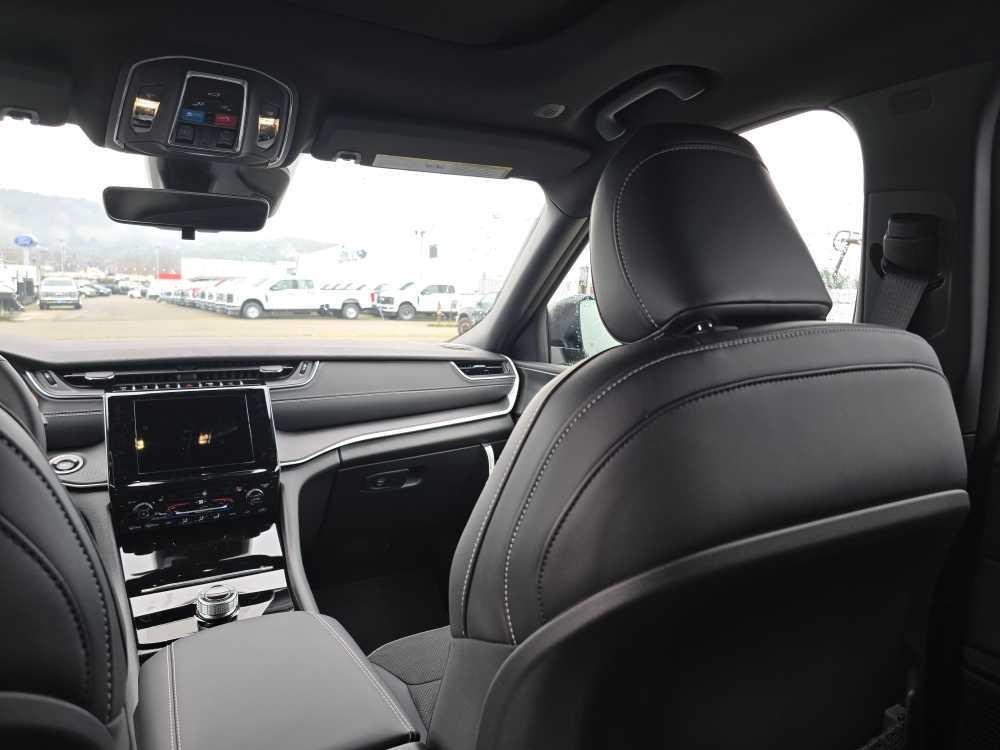 new 2025 Jeep Grand Cherokee L car, priced at $42,495