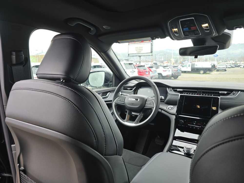 new 2025 Jeep Grand Cherokee L car, priced at $42,495