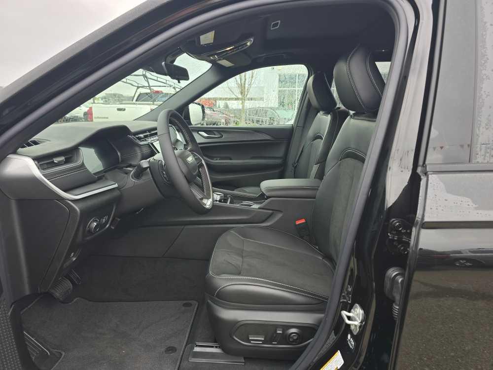 new 2025 Jeep Grand Cherokee L car, priced at $42,495