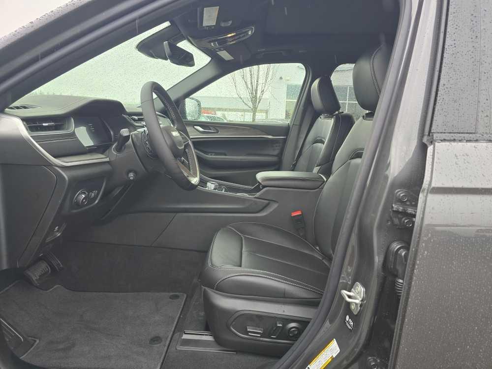 new 2025 Jeep Grand Cherokee L car, priced at $50,995