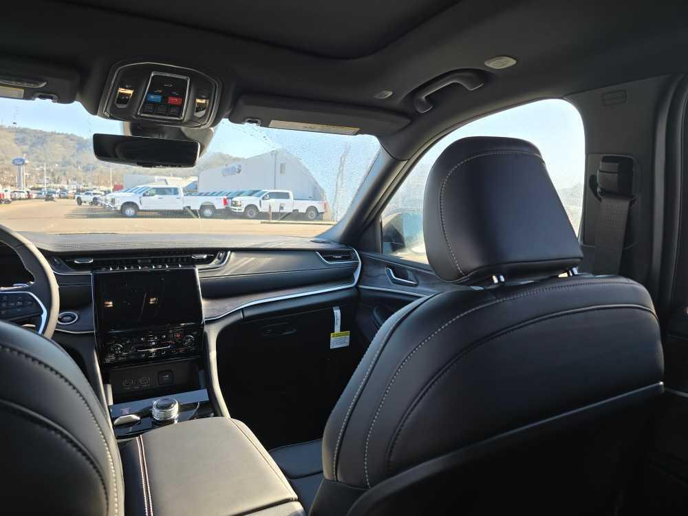 new 2025 Jeep Grand Cherokee L car, priced at $47,995