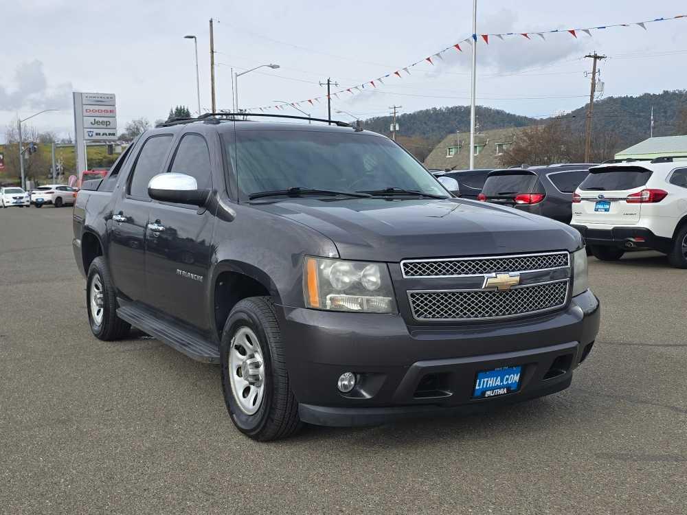 used 2011 Chevrolet Avalanche car, priced at $11,995