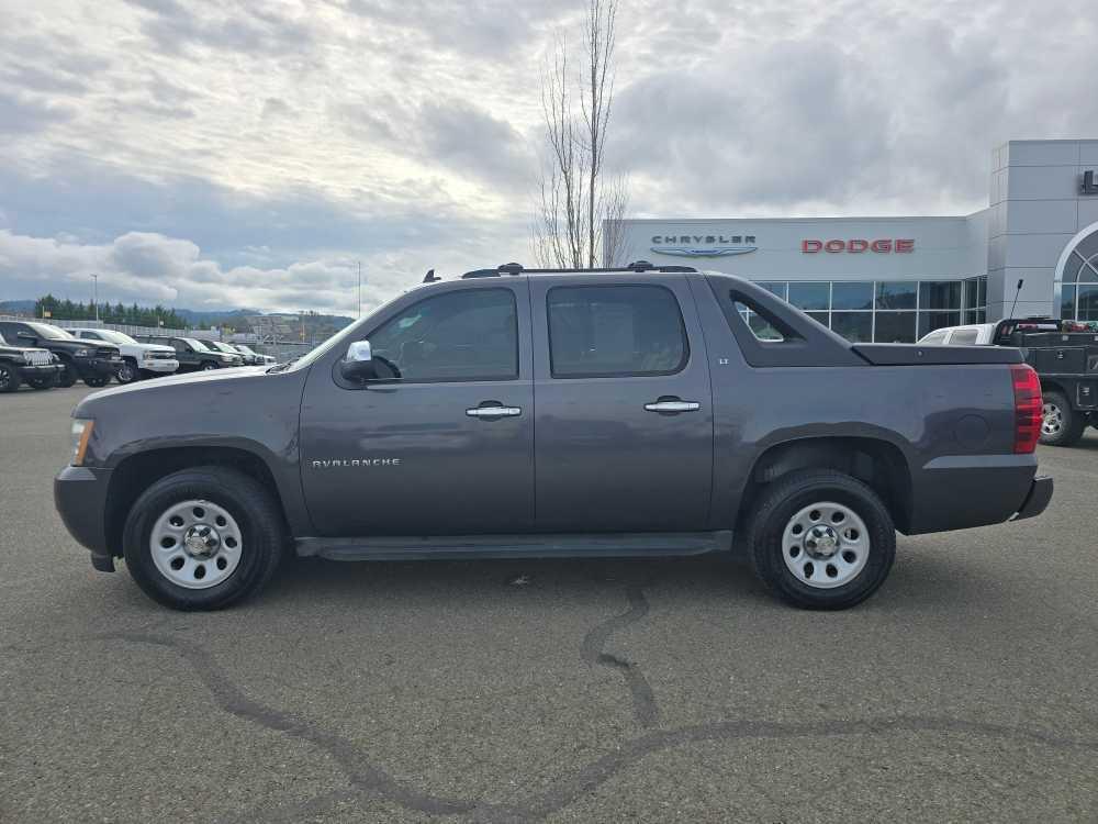 used 2011 Chevrolet Avalanche car, priced at $11,995