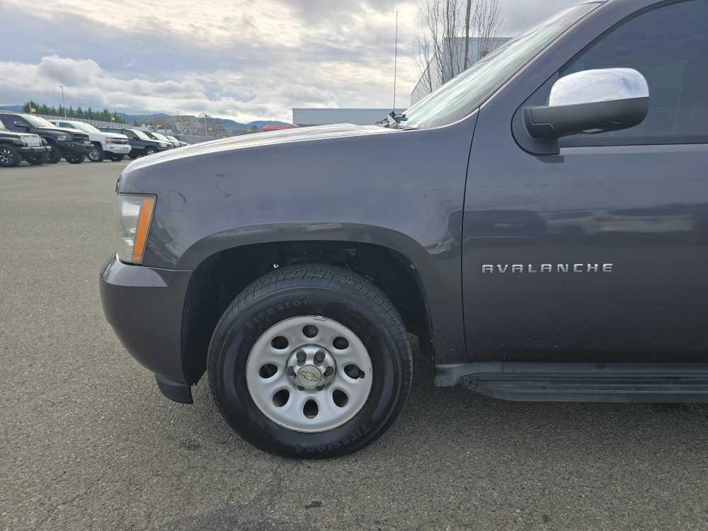 used 2011 Chevrolet Avalanche car, priced at $11,995