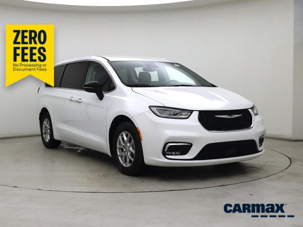 used 2024 Chrysler Pacifica car, priced at $25,998