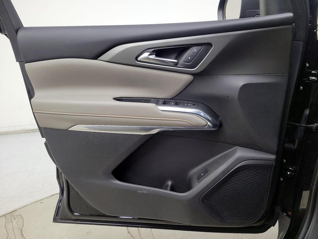 used 2025 Chevrolet Traverse car, priced at $33,998