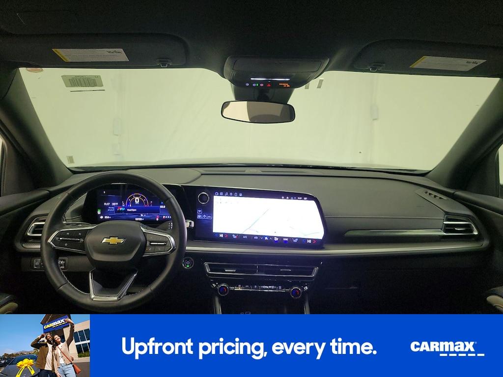 used 2025 Chevrolet Traverse car, priced at $33,998