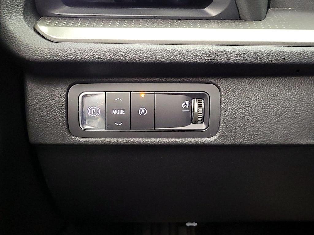 used 2025 Chevrolet Traverse car, priced at $33,998