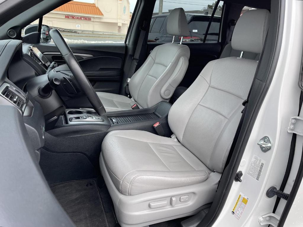 used 2023 Honda Passport car, priced at $31,222