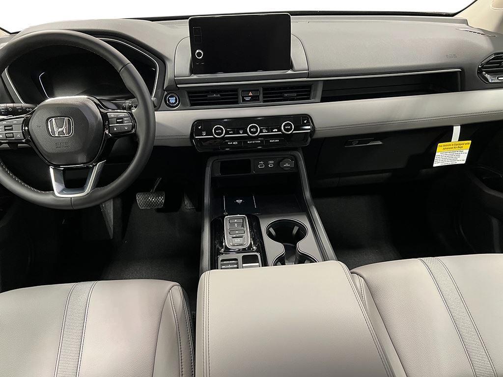 new 2025 Honda Pilot car, priced at $45,173