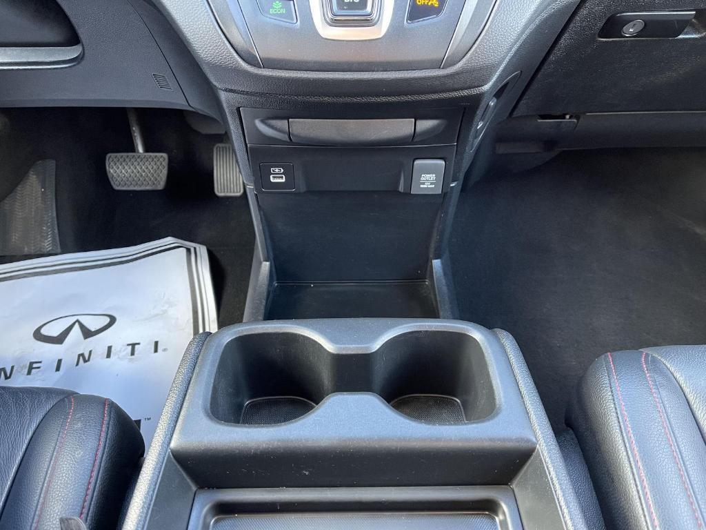 used 2024 Honda Odyssey car, priced at $30,852