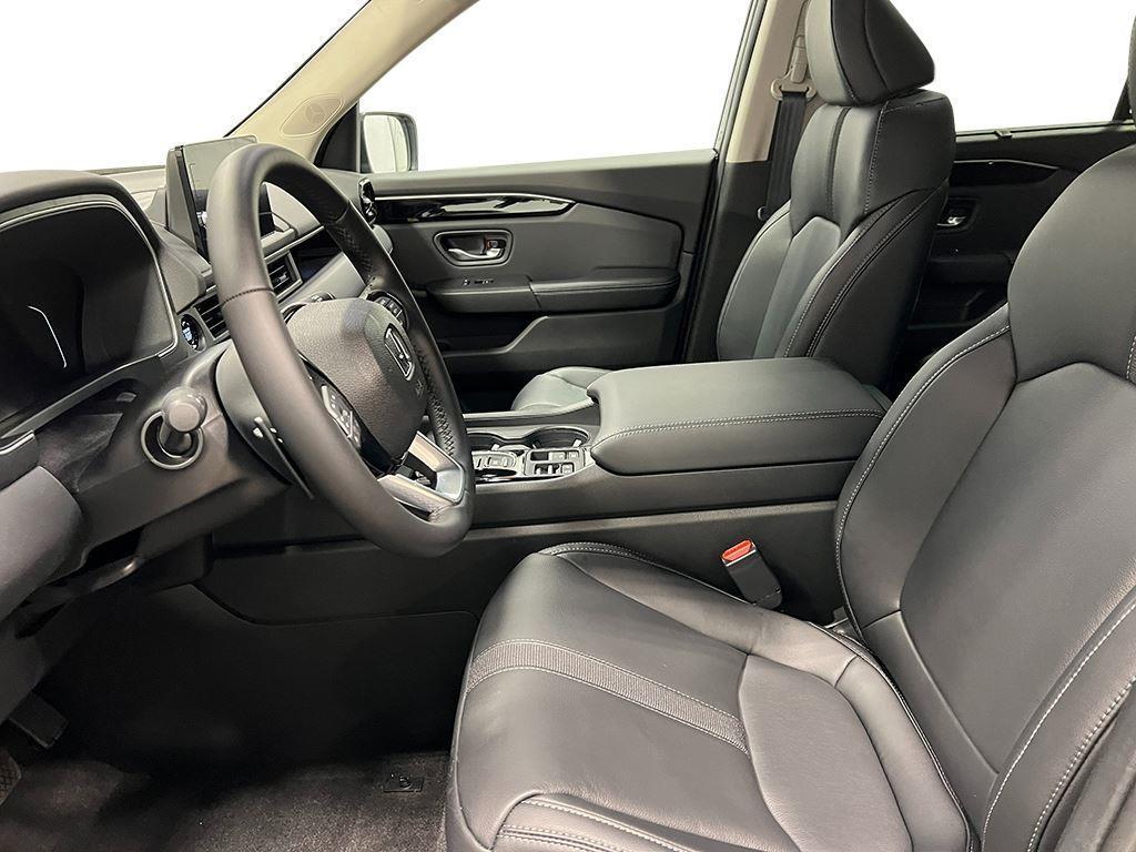 new 2025 Honda Pilot car, priced at $45,434