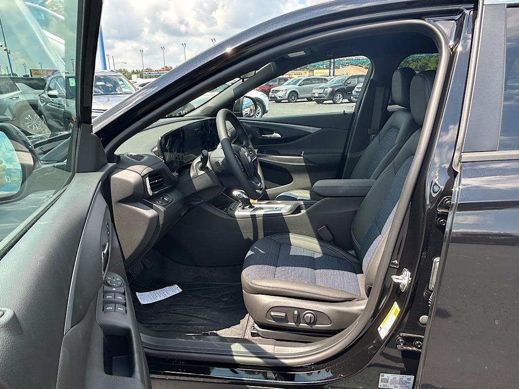 new 2025 Buick Envista car, priced at $28,178