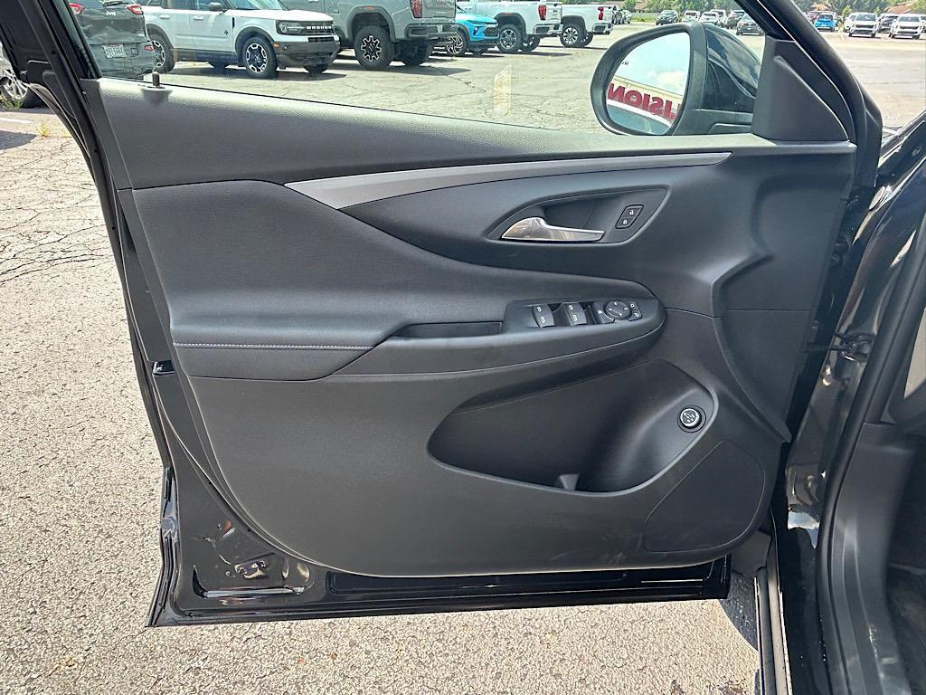 new 2025 Buick Envista car, priced at $28,178