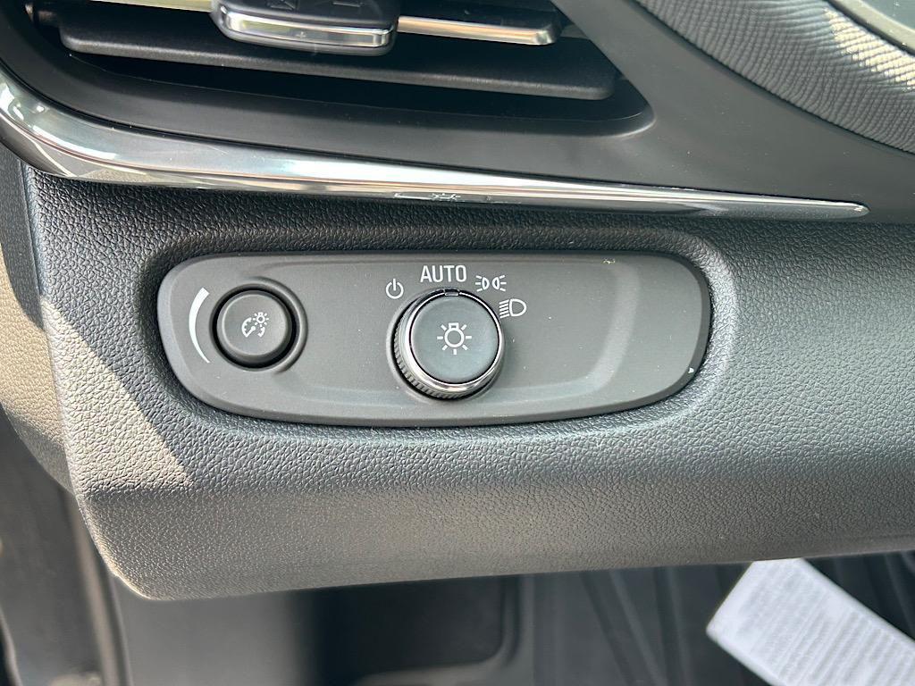 new 2025 Buick Envista car, priced at $28,178