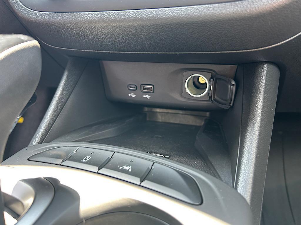 new 2025 Buick Envista car, priced at $28,178