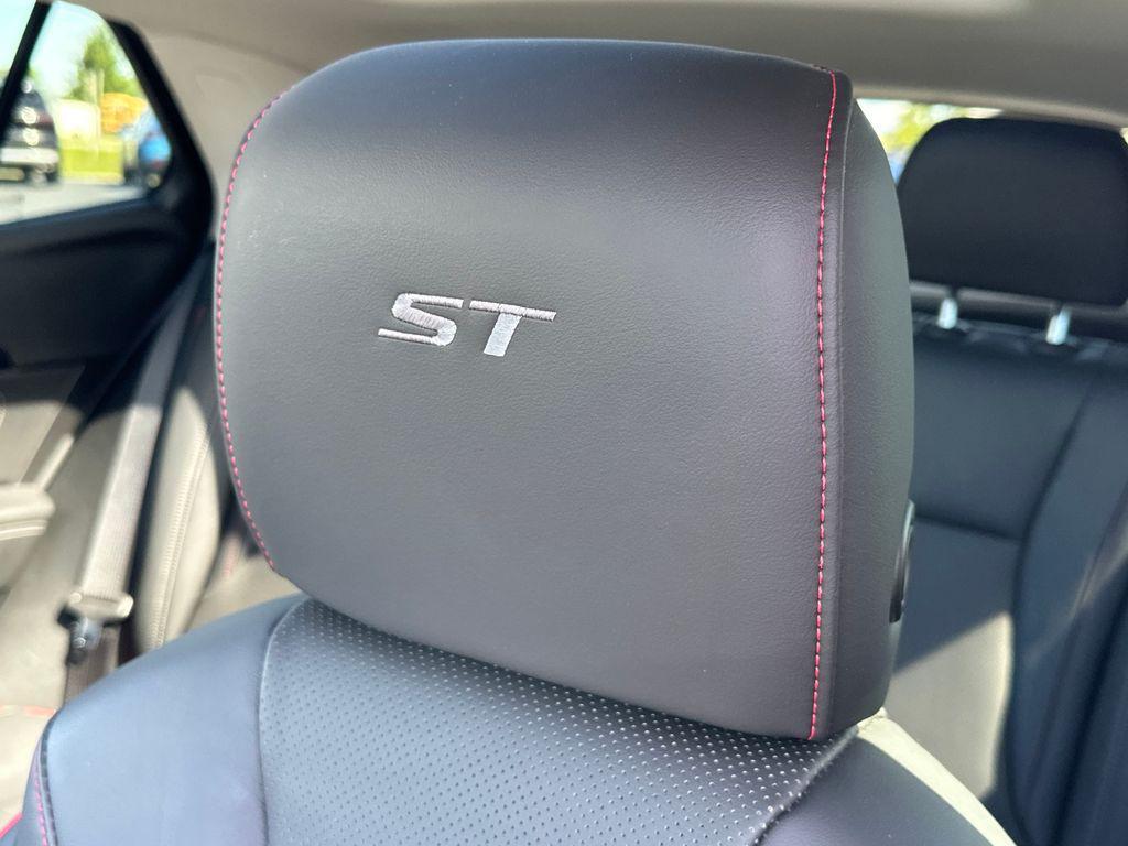 used 2023 Buick Envision car, priced at $29,388