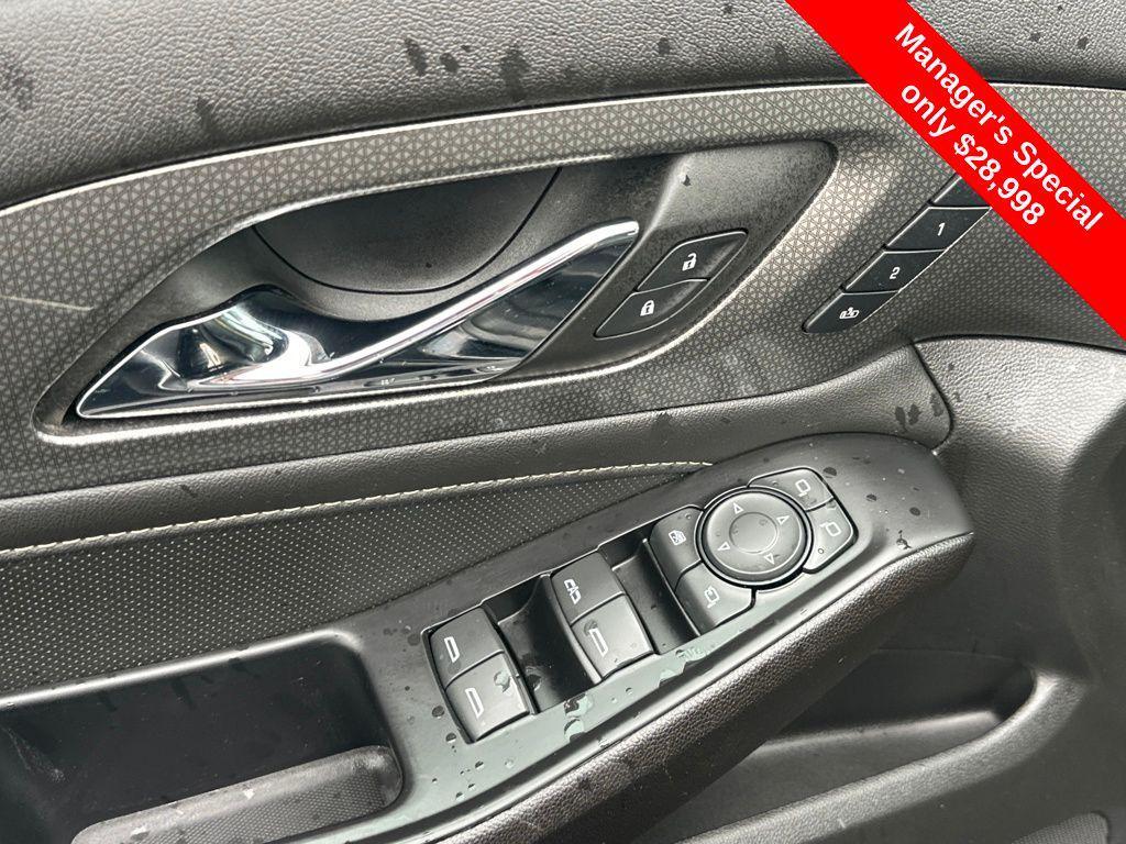 used 2023 Chevrolet Traverse car, priced at $28,998