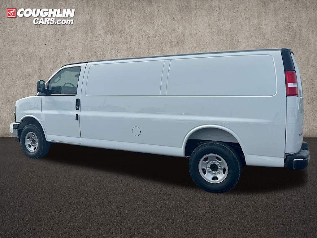 new 2025 Chevrolet Express 3500 car