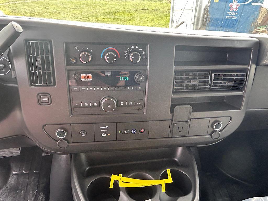 new 2025 Chevrolet Express 3500 car