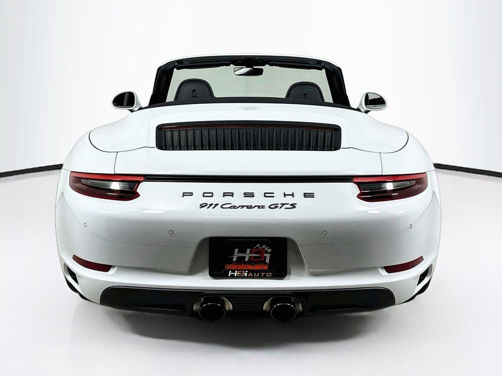 Porsche 911 view 25