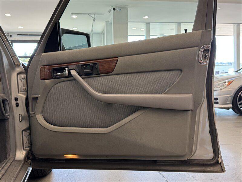 used 1987 Mercedes-Benz S-Class car, priced at $9,390