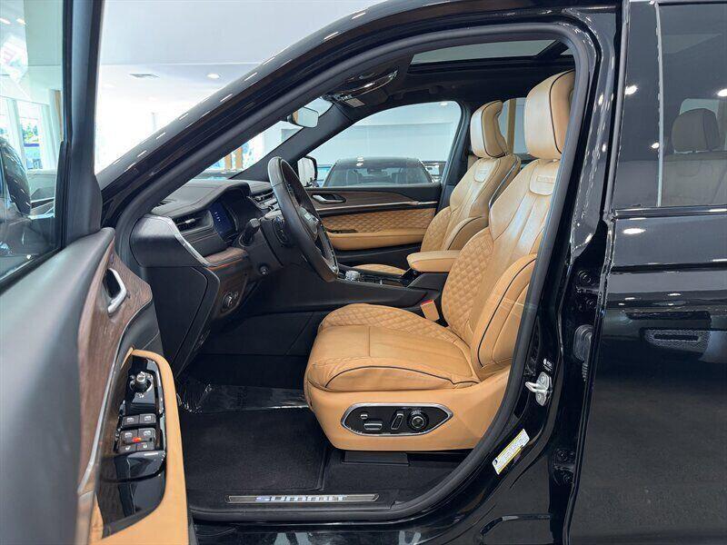 used 2023 Jeep Grand Cherokee car, priced at $34,890