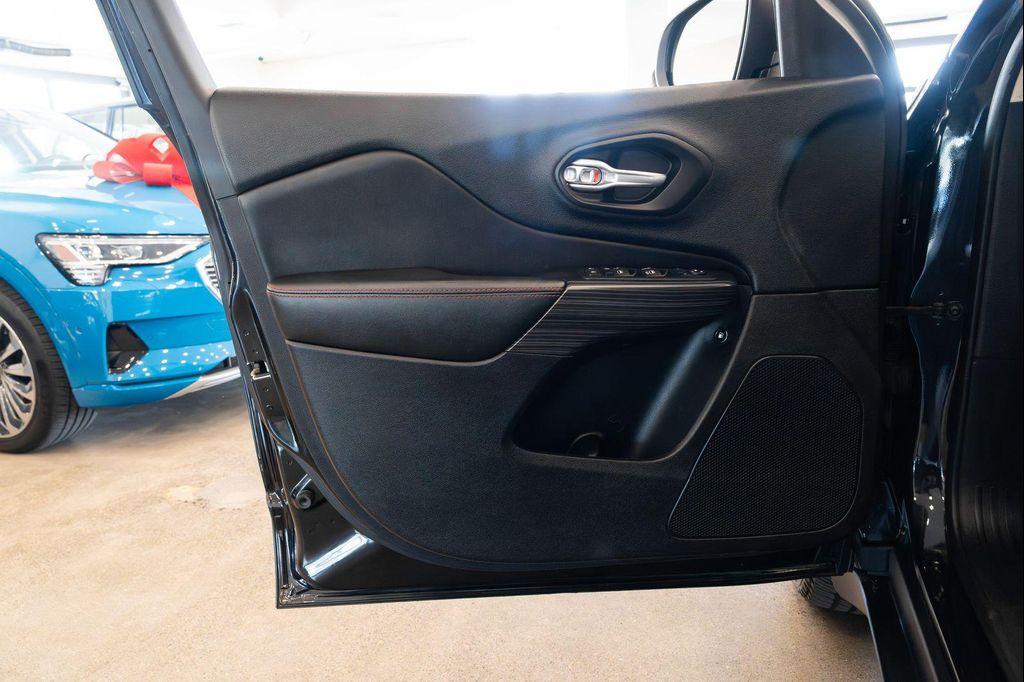 used 2015 Jeep Cherokee car, priced at $12,990