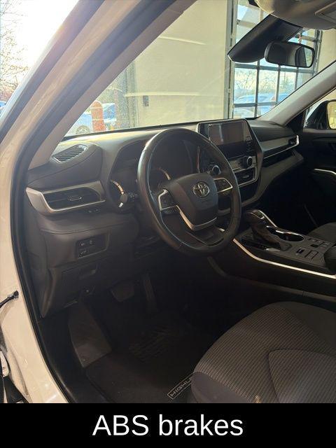 used 2024 Toyota Highlander car, priced at $38,995