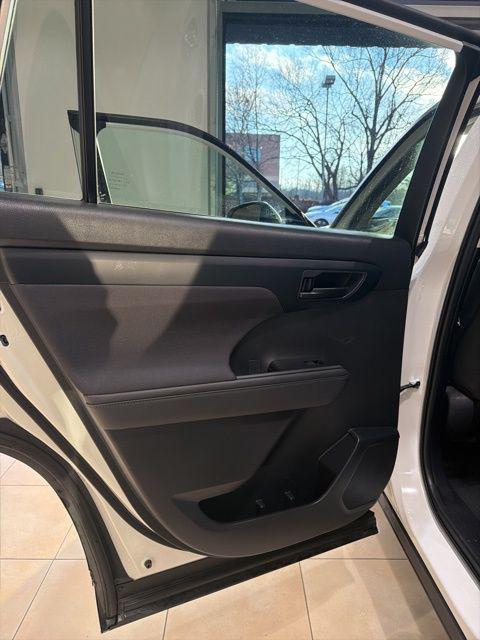 used 2024 Toyota Highlander car, priced at $38,995