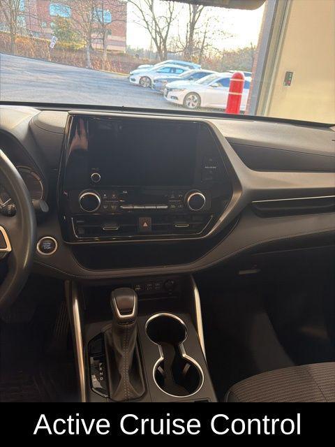 used 2024 Toyota Highlander car, priced at $38,995