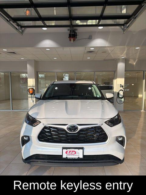 used 2024 Toyota Highlander car, priced at $38,995