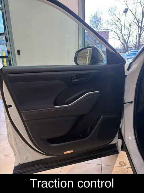 used 2024 Toyota Highlander car, priced at $38,995